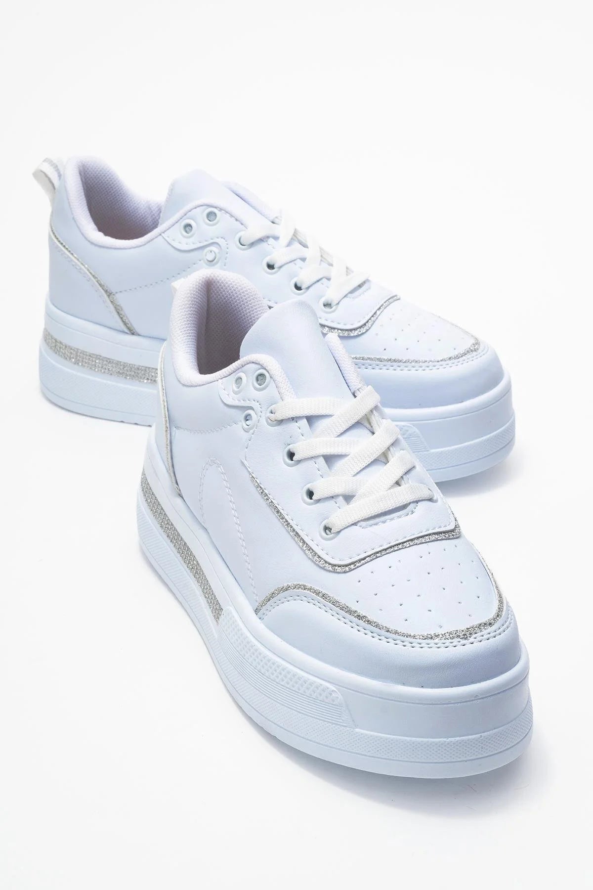 beyaz ayakabı